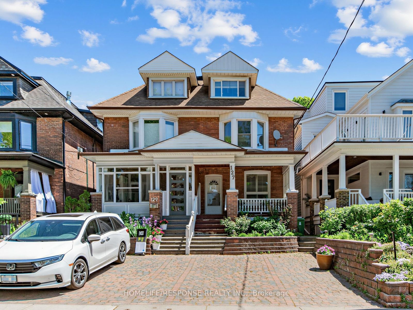 127 Lee Avenue, Toronto, ON, M4E 2P2