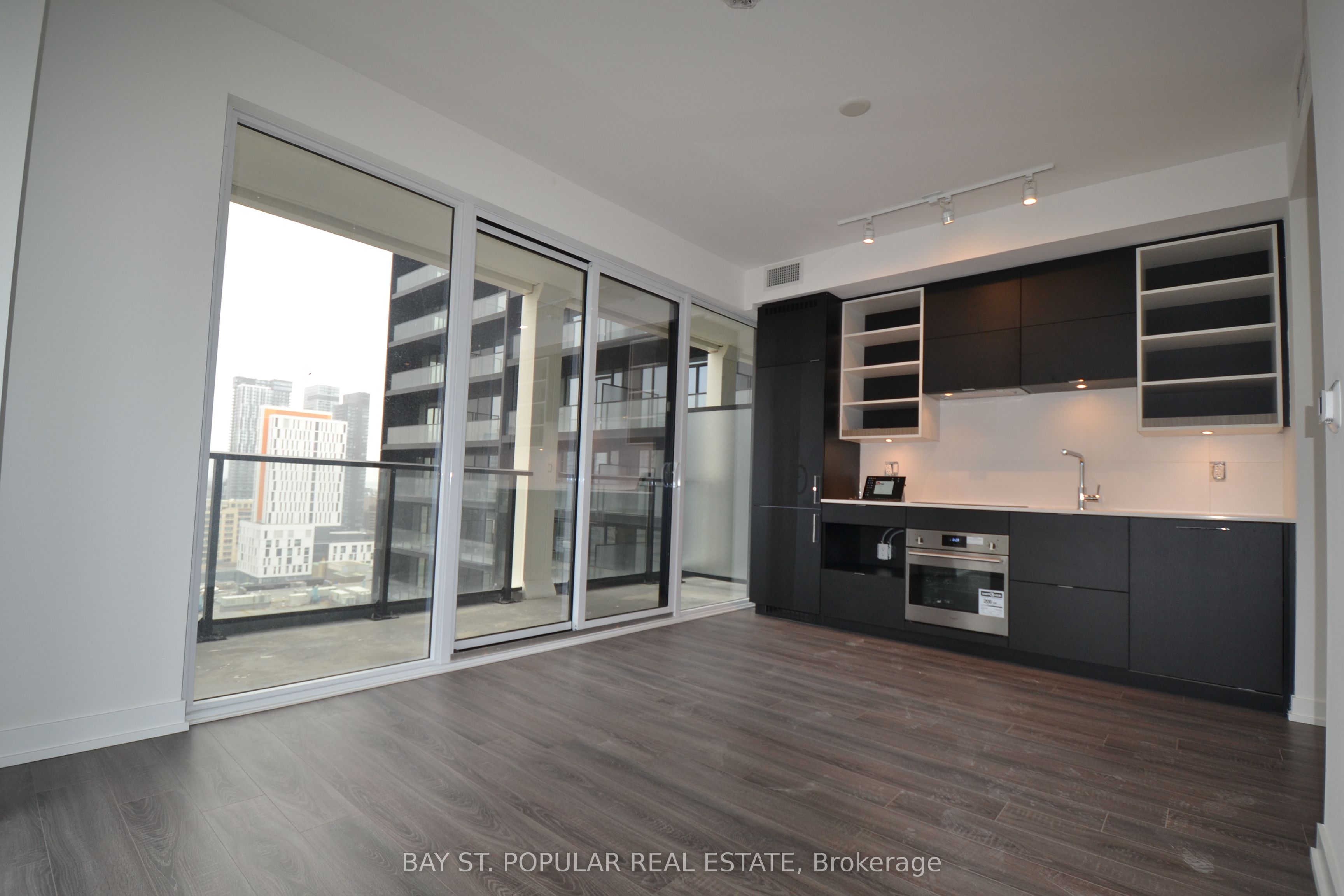 2016-20 Edward Street, Toronto, ON, M5G 1C9 photo 2