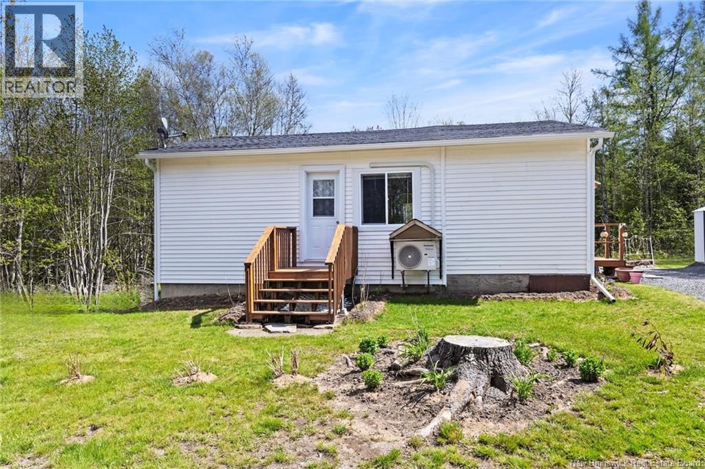 23 Oak Street, Minto, NB, E4B3C4