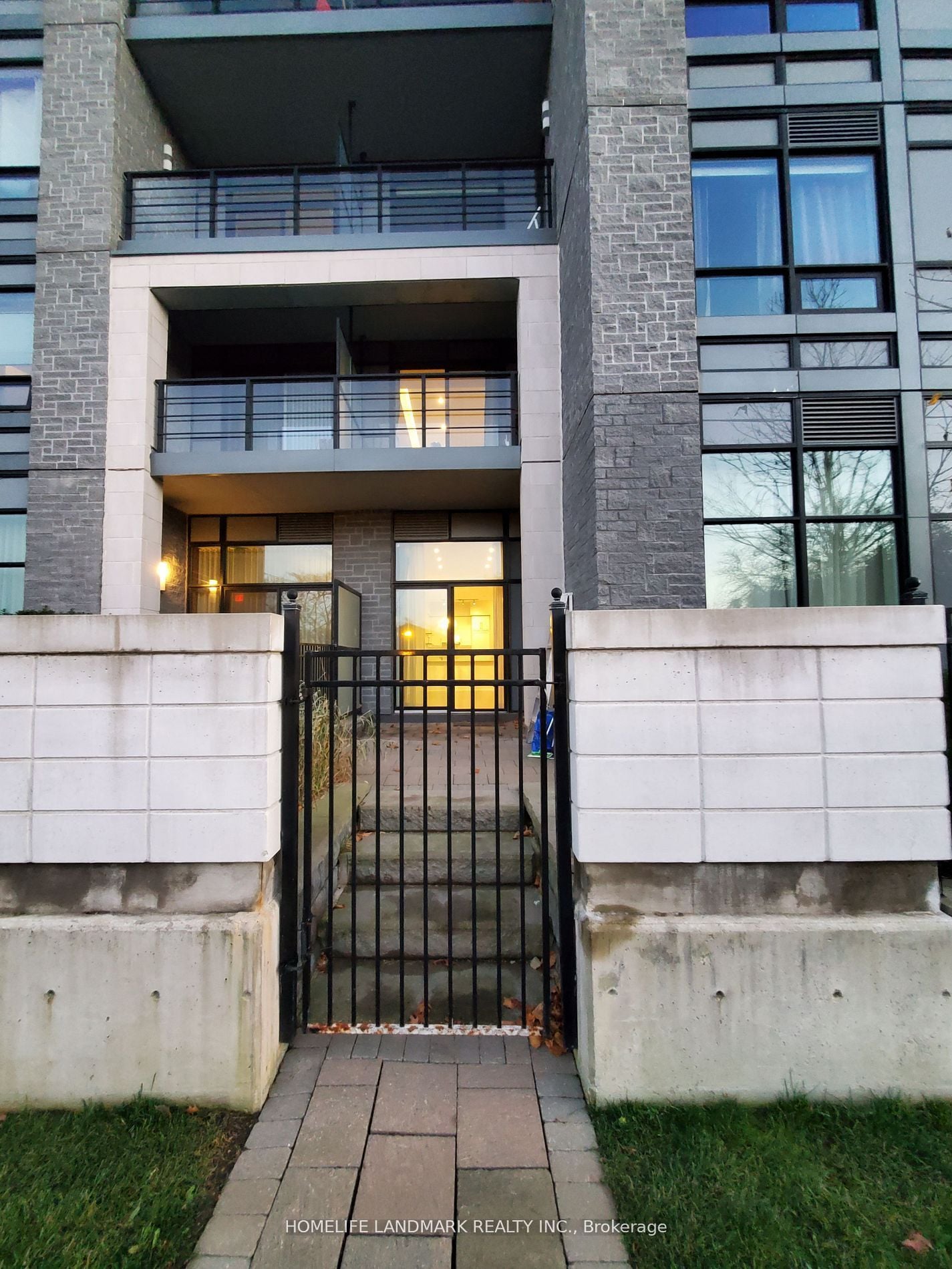 116-21 Clairtrell Road, Toronto, ON, M2N 0G8