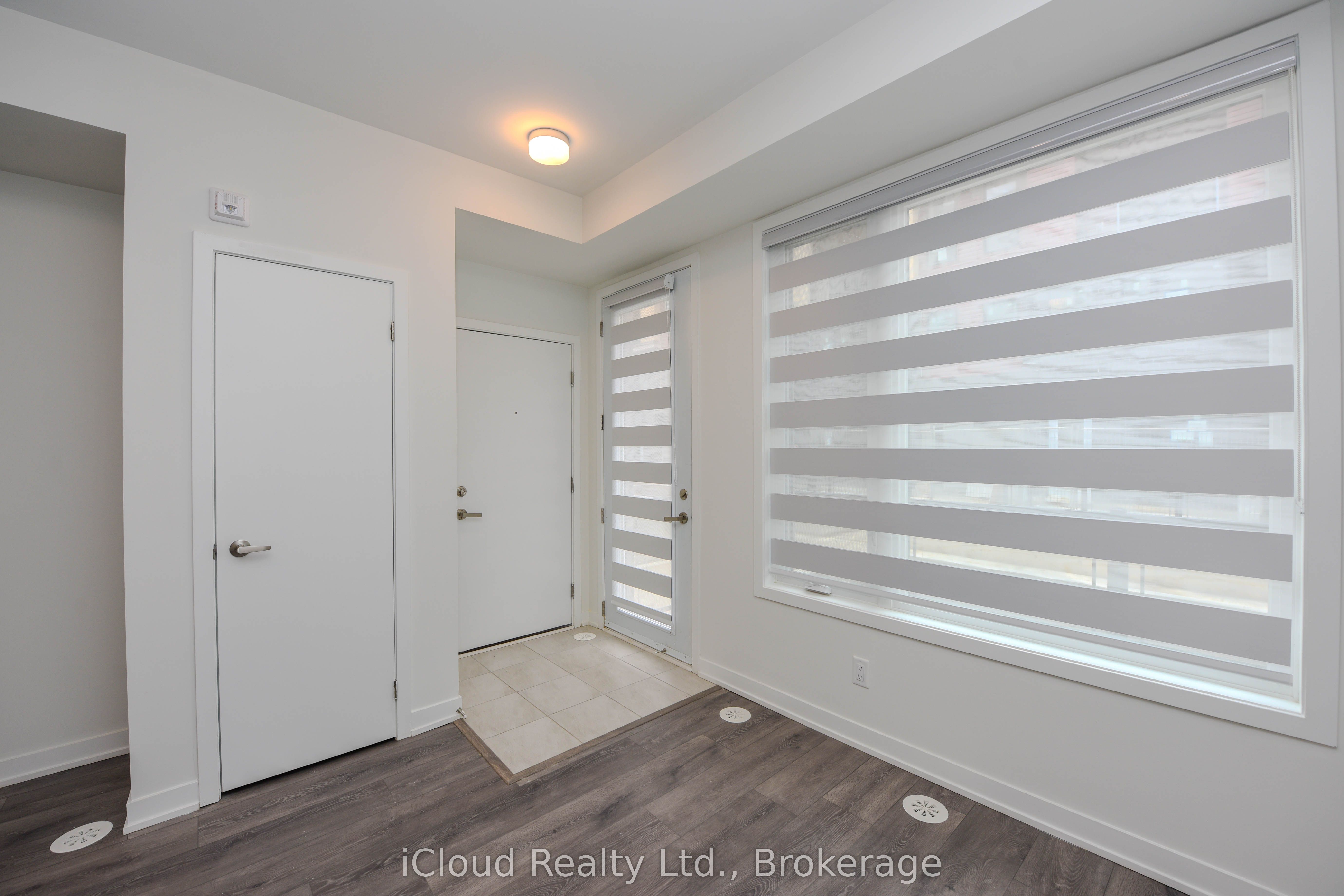 22-3425 Ridgeway Drive, Mississauga, ON, L5L 0B9
