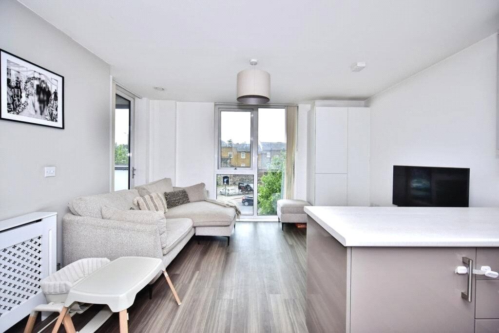 2 bed flat for saleCorporation Street, Rochester, Kent ME1