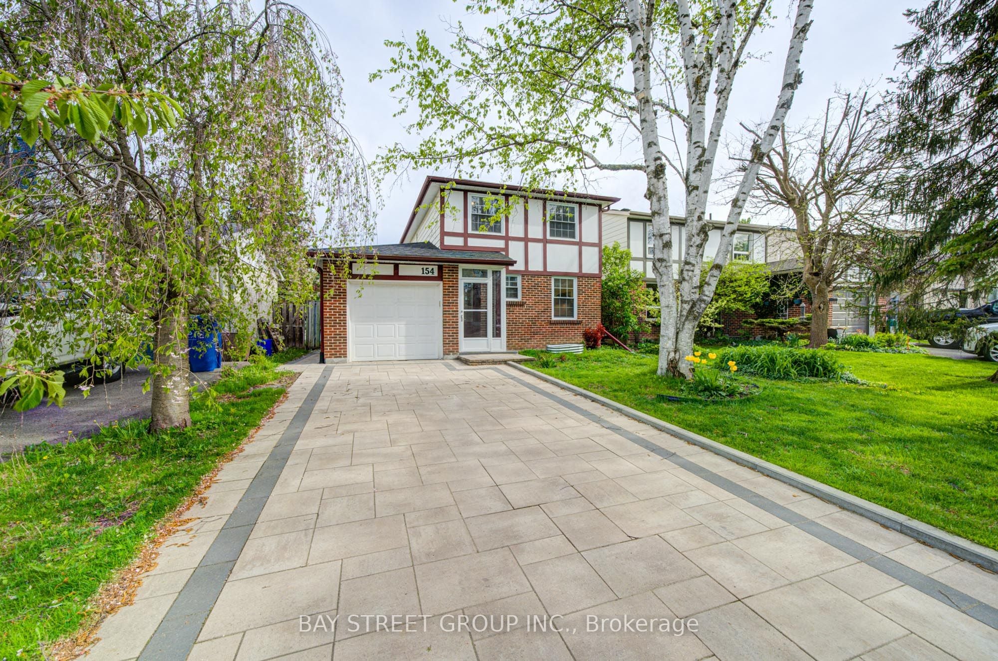 154 Thoms Crescent, Newmarket, ON, L3Y 1E1