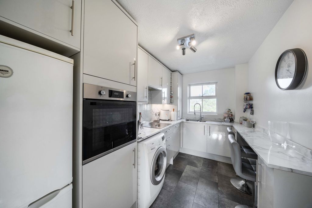 Additional image 18 of 2 bed flat for saleSalters Close, Rickmansworth, Hertfordshire WD3