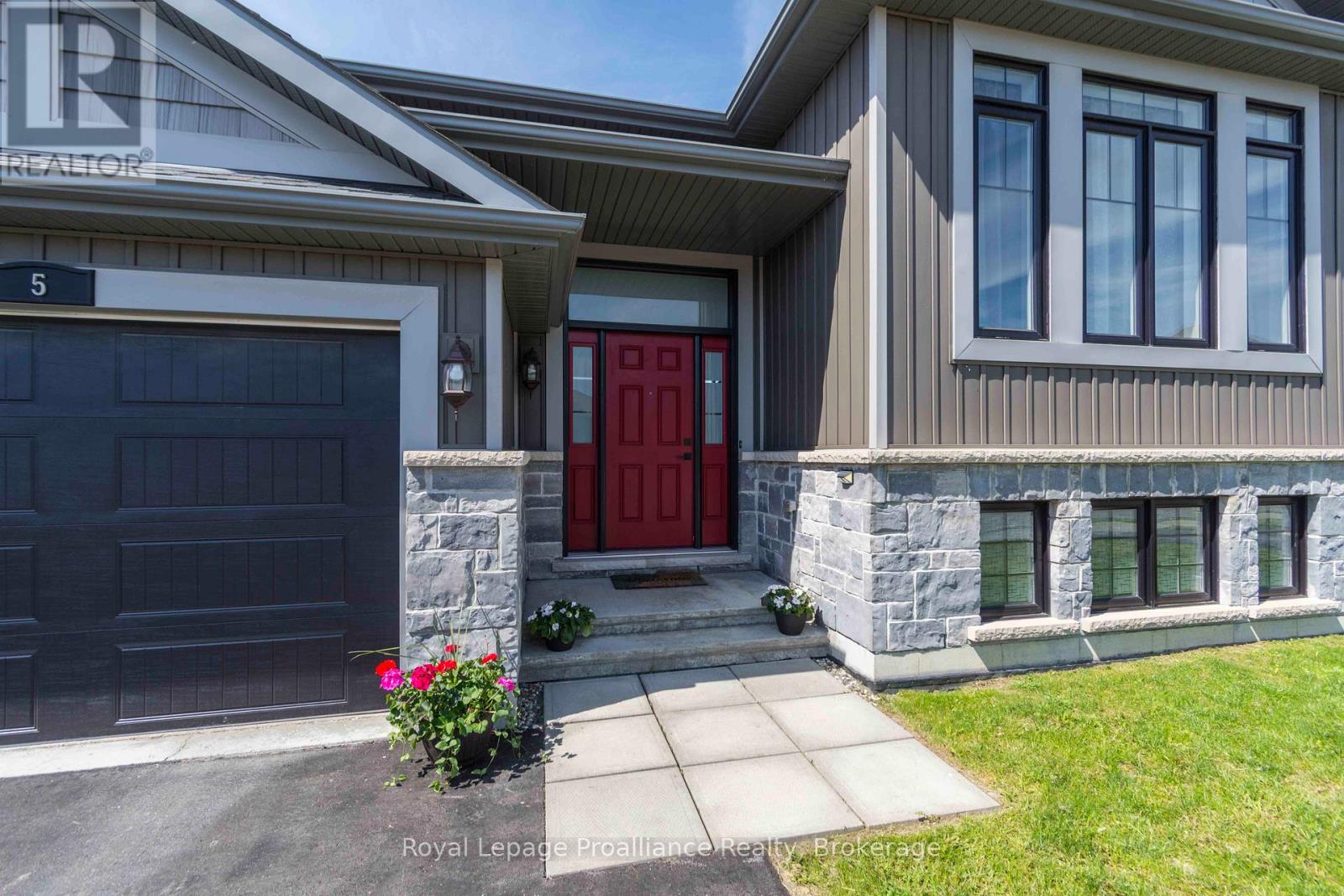 5 Walnut Drive, Belleville, ON, K8N 0E3 photo 2