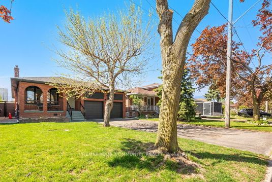 19 Hamer Boulevard, Toronto, ON, M9R 4A8 photo 2