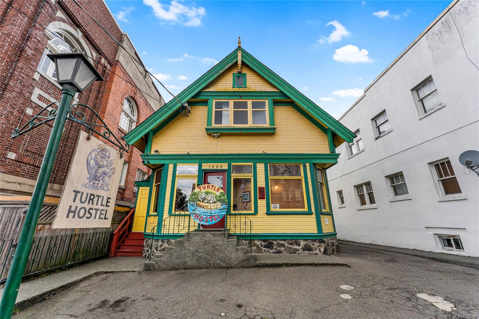 1608 Quadra Street, Victoria, BC, V8W 2L4