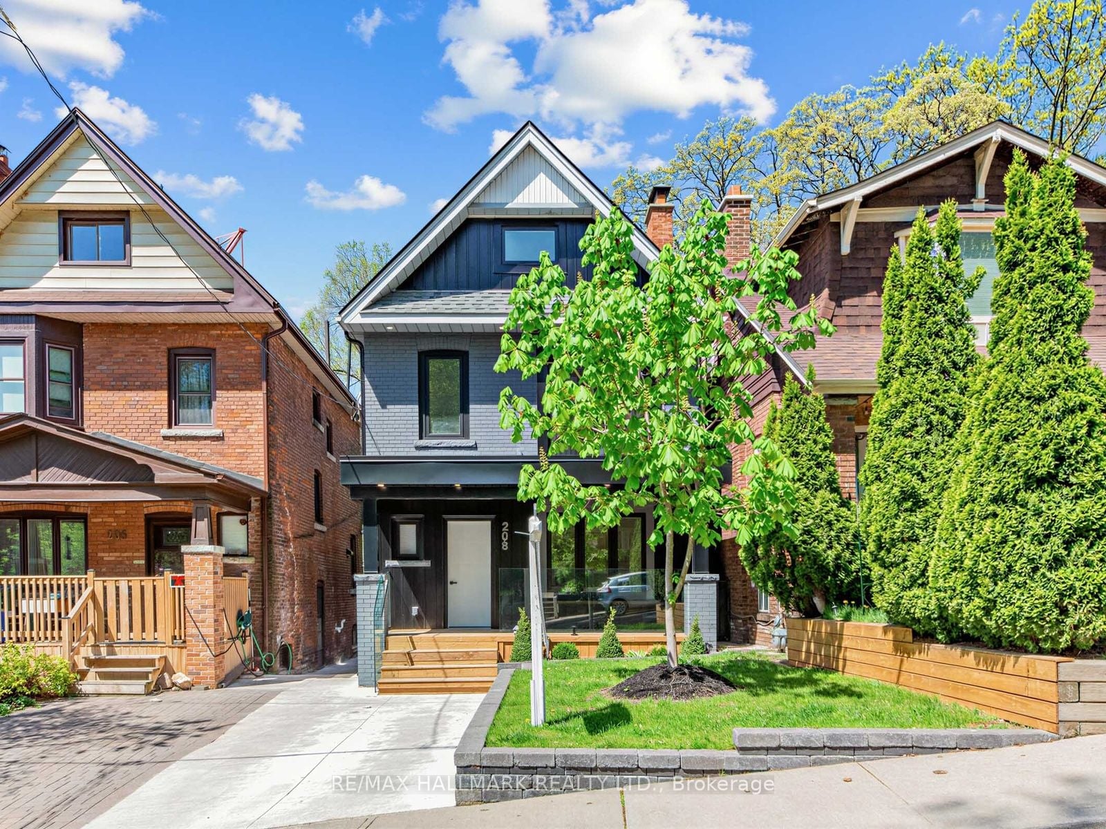 Additional image 2 of 208 Gainsborough Road, Toronto, ON, M4L 3C6