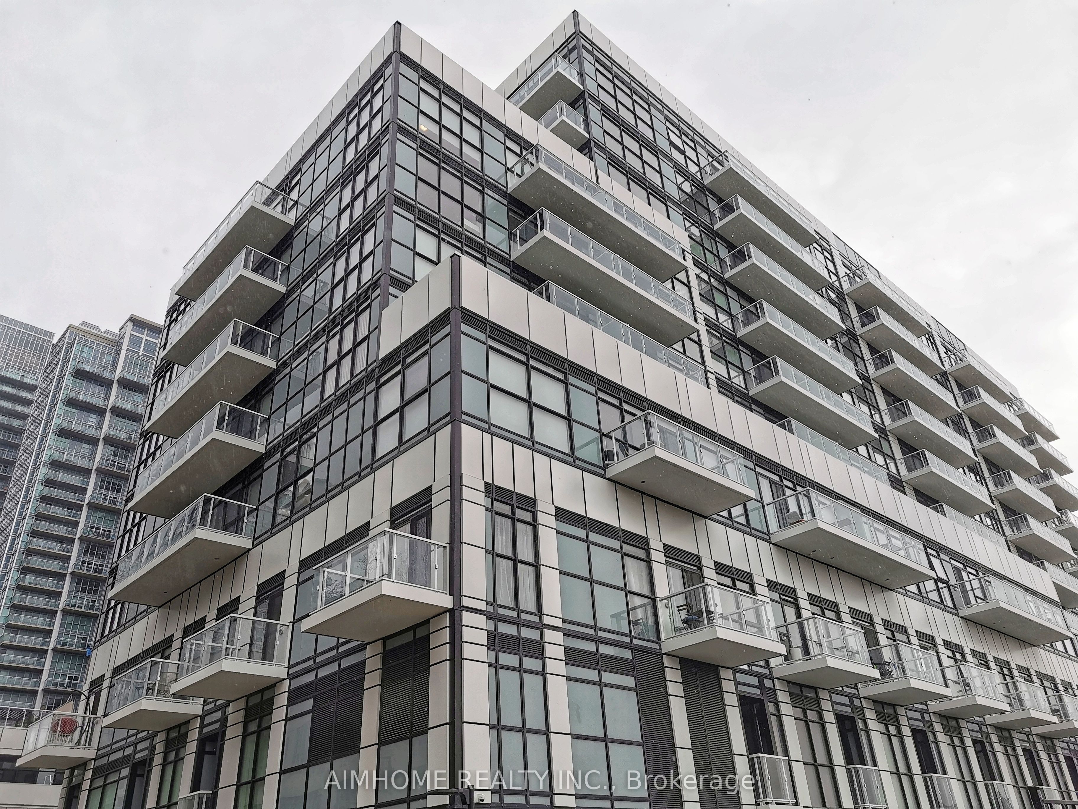 619-251 Manitoba Street, Toronto, ON, M8Y 4G9