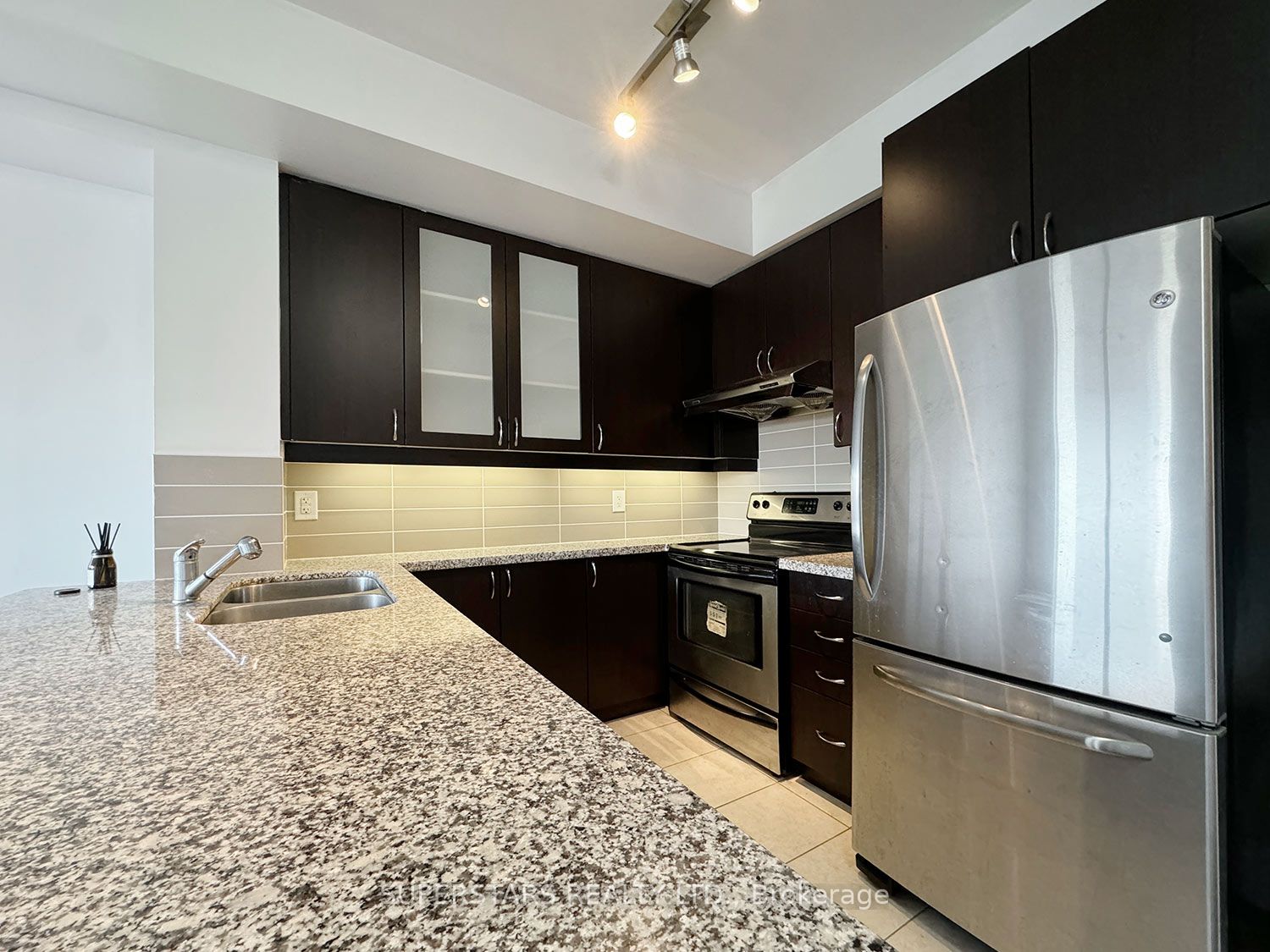 Additional image 4 of 402A-1 Upper Duke Crescent, Markham, ON, L6G 0B6
