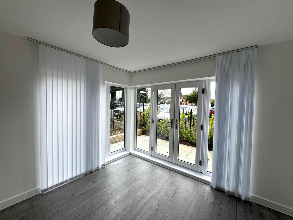 Additional image 6 of 2 bed flat for saleEastwood Road, Rayleigh SS6