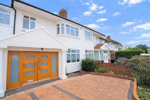 Crosslands Avenue, Southall UB2