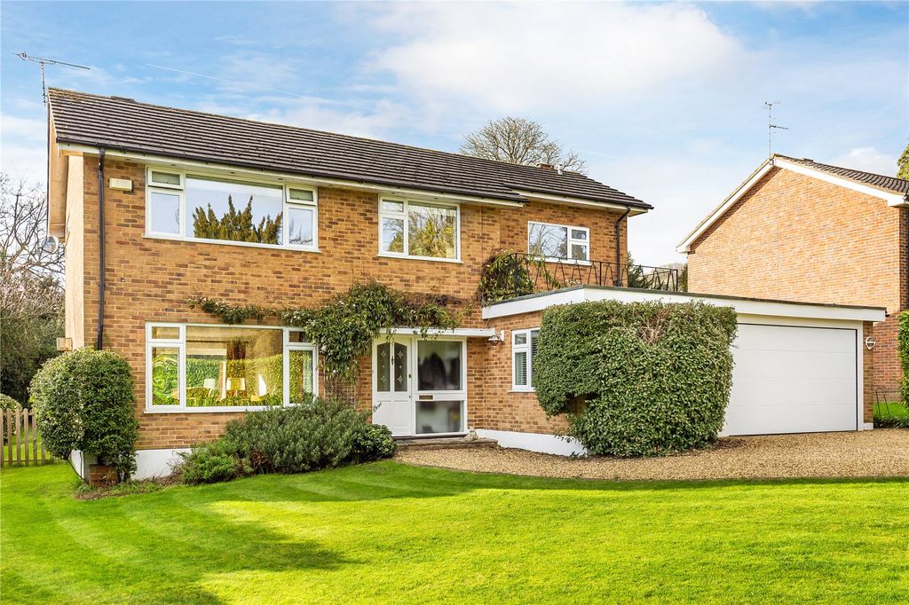 4 bed detached house for saleBeverley Heights, Reigate, Surrey RH2
