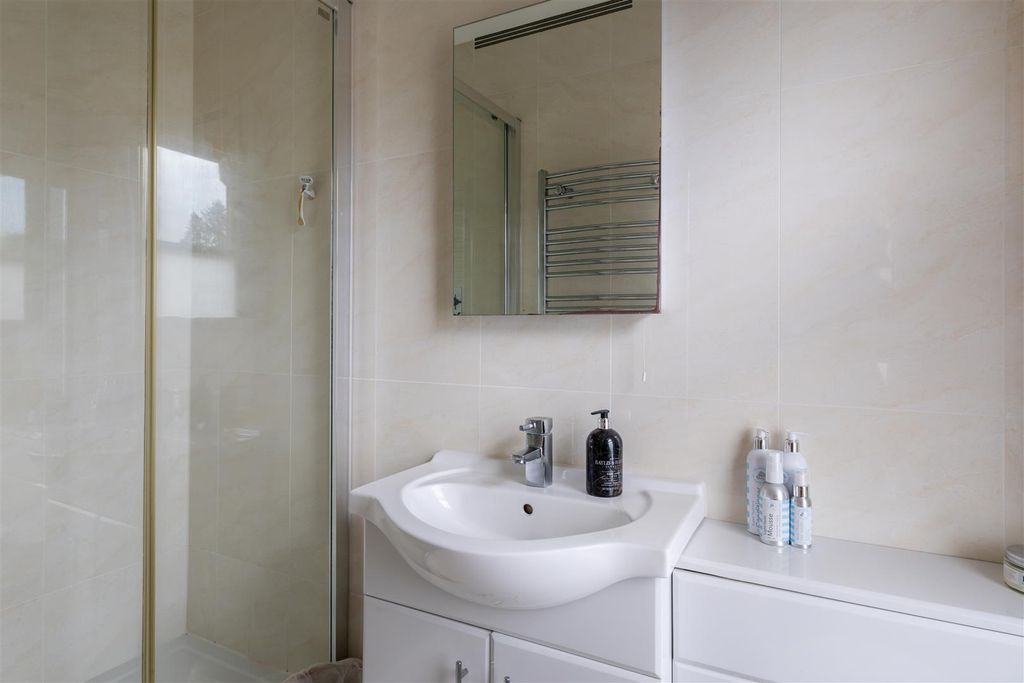 Additional image 21 of 4 bed detached house for saleDevon Crescent, Redhill RH1