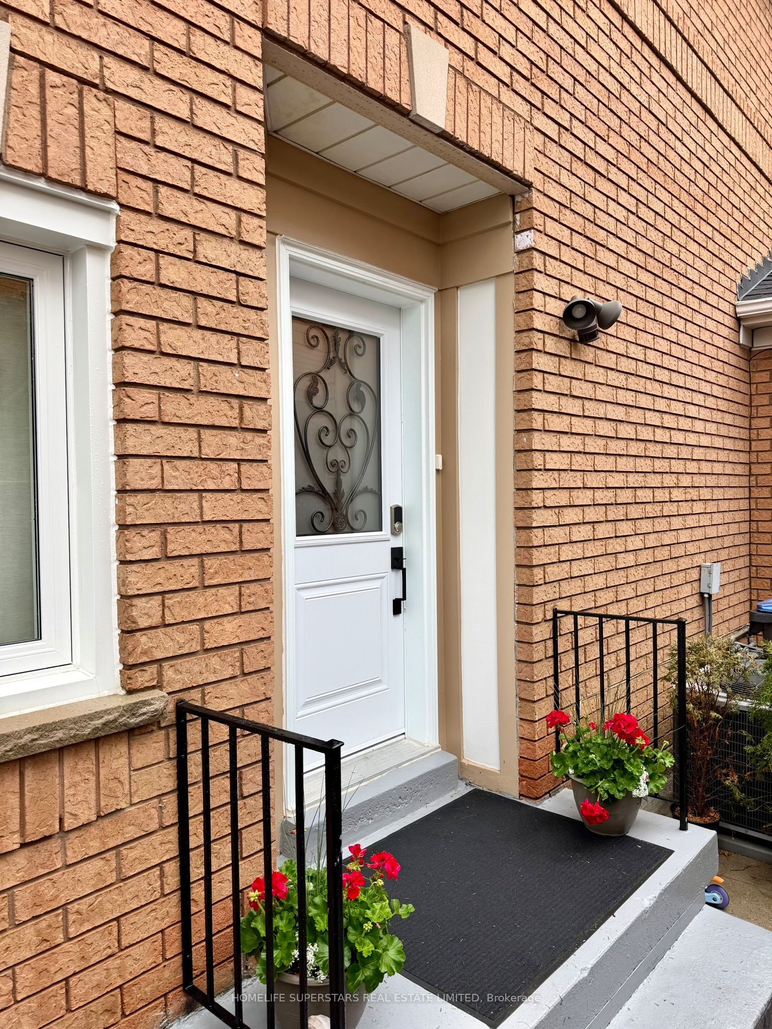 172 Rainforest Drive N, Brampton, ON, L6R 1A4 photo 3