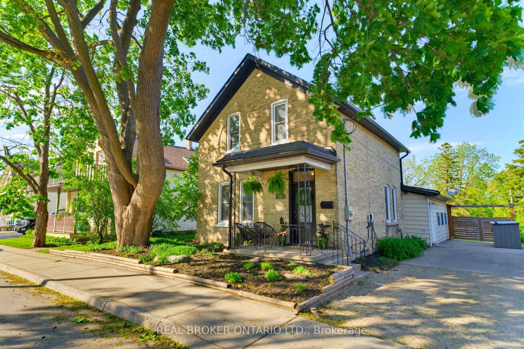 440 Duke Street W, Kitchener, ON, N2H 3Y8
