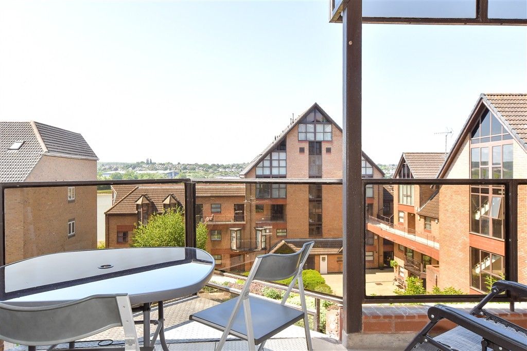 Additional image 4 of 2 bed flat for saleEsplanade, Esplanade, Rochester, Kent ME1
