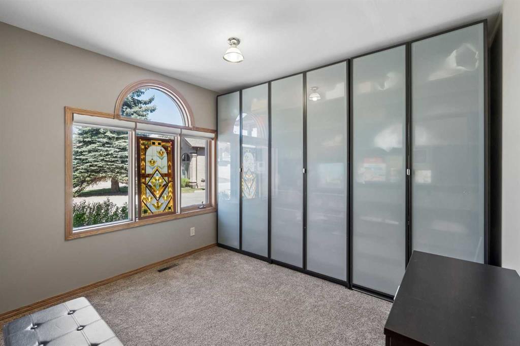 112 Oakbriar Close SW, Calgary, AB, T2V 5H2 photo 5