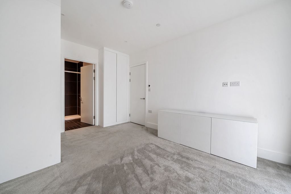 Additional image 11 of 2 bed flat for saleKings Road, Reading RG1