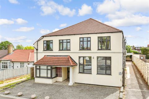 Avenue Road, Sutton, Surrey SM2