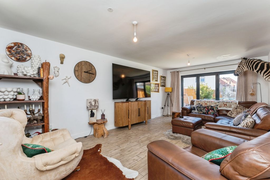 Additional image 2 of 4 bed semi-detached house for salePendyffryn Road, Rhyl LL18