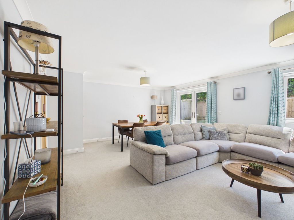 3 bed link detached house for salePark Rosmoran, Treleigh, Redruth TR16 photo 5