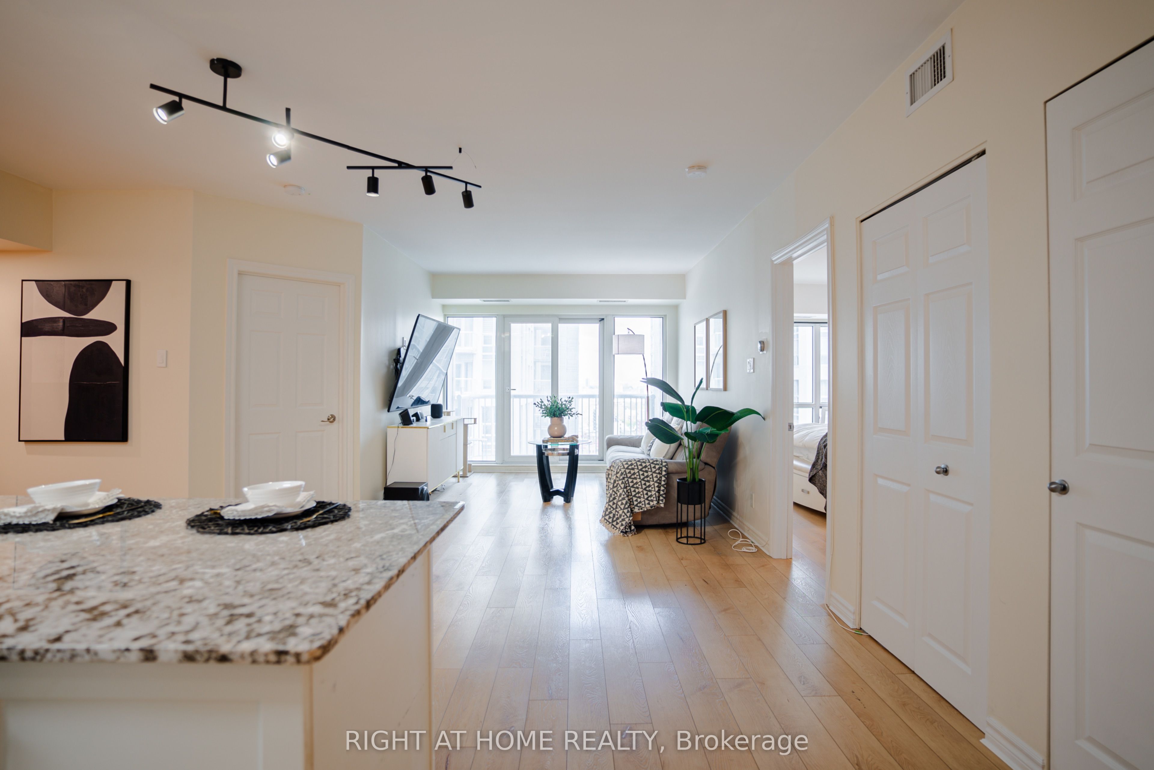 Additional image 2 of 1805-234 Rideau Street, Ottawa, ON, K1V 0A9