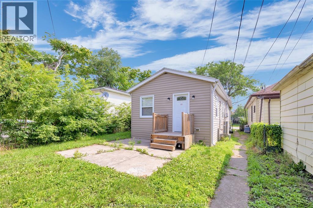 953 Henry Ford , Windsor, ON, N8Y2T3 photo 4
