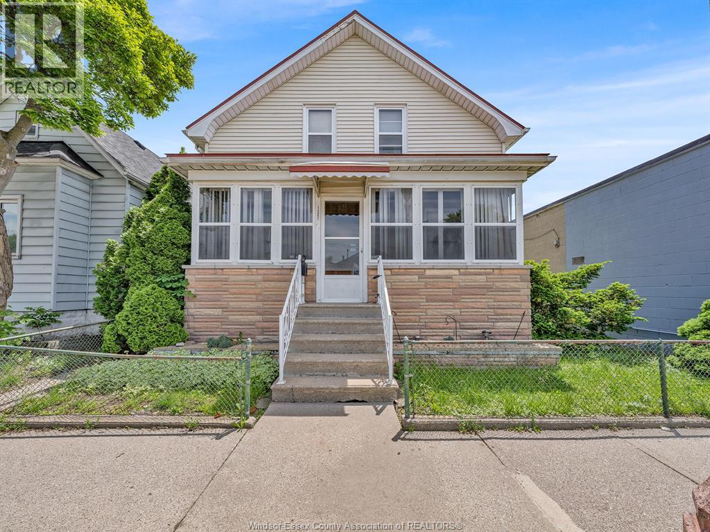 1221 Erie , Windsor, ON, N9A3Z6