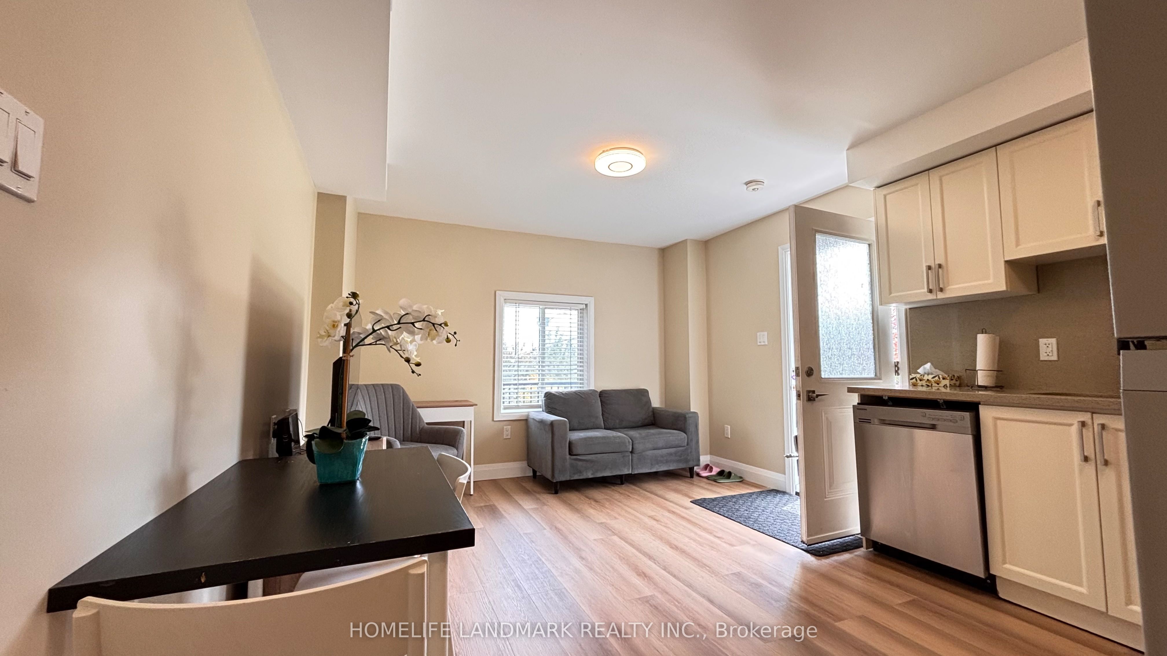 1-122 Courtland Avenue E, Kitchener, ON, N2H 1Y9 photo 3