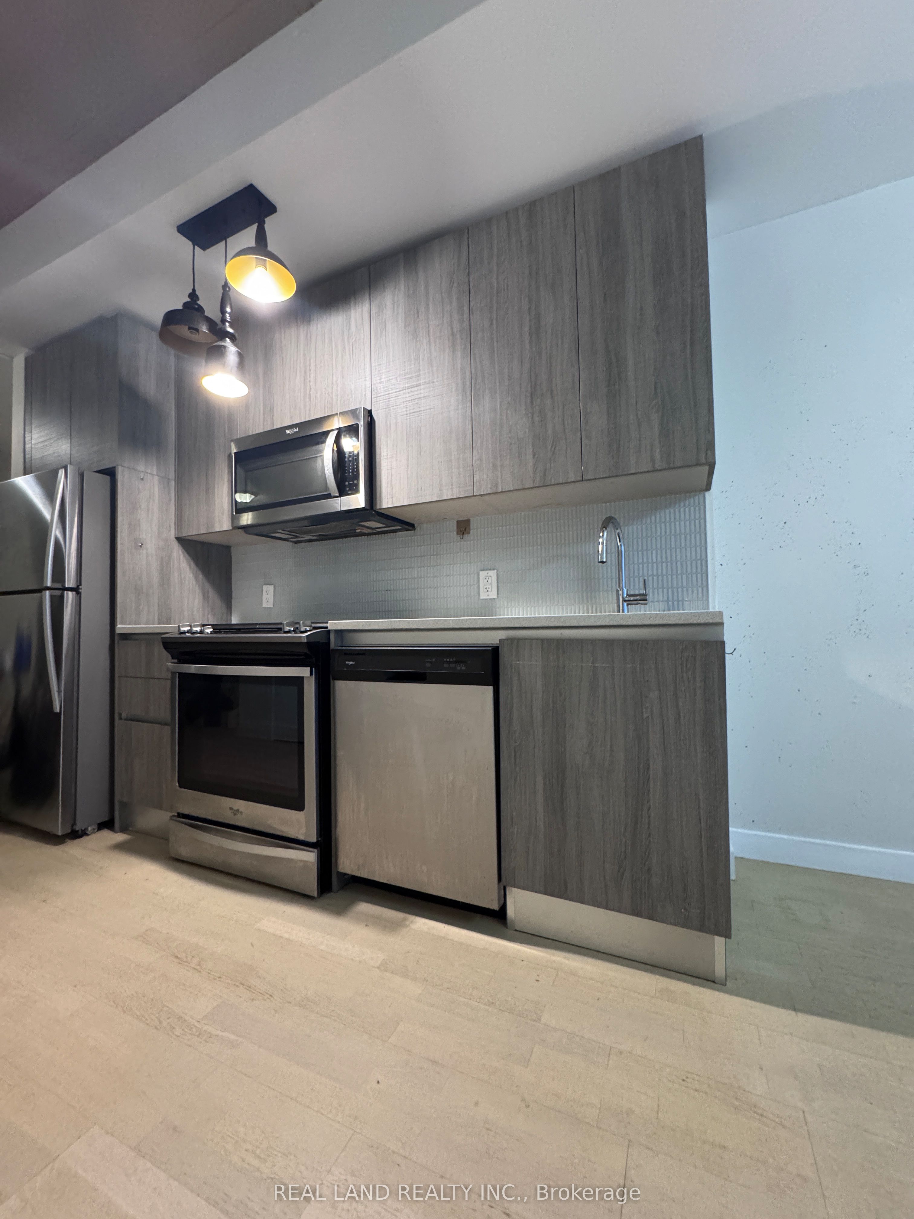 Additional image 2 of 303-246 Logan Avenue, Toronto, ON, M4M 0E9
