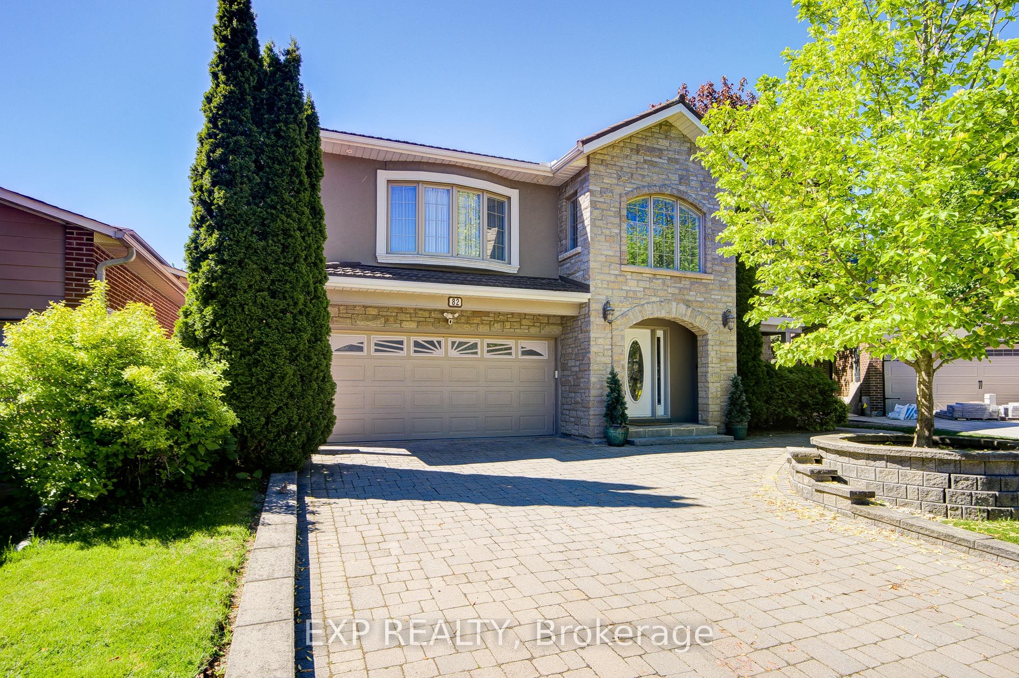 82 Derby Court, Newmarket, ON, L3Y 5Z9