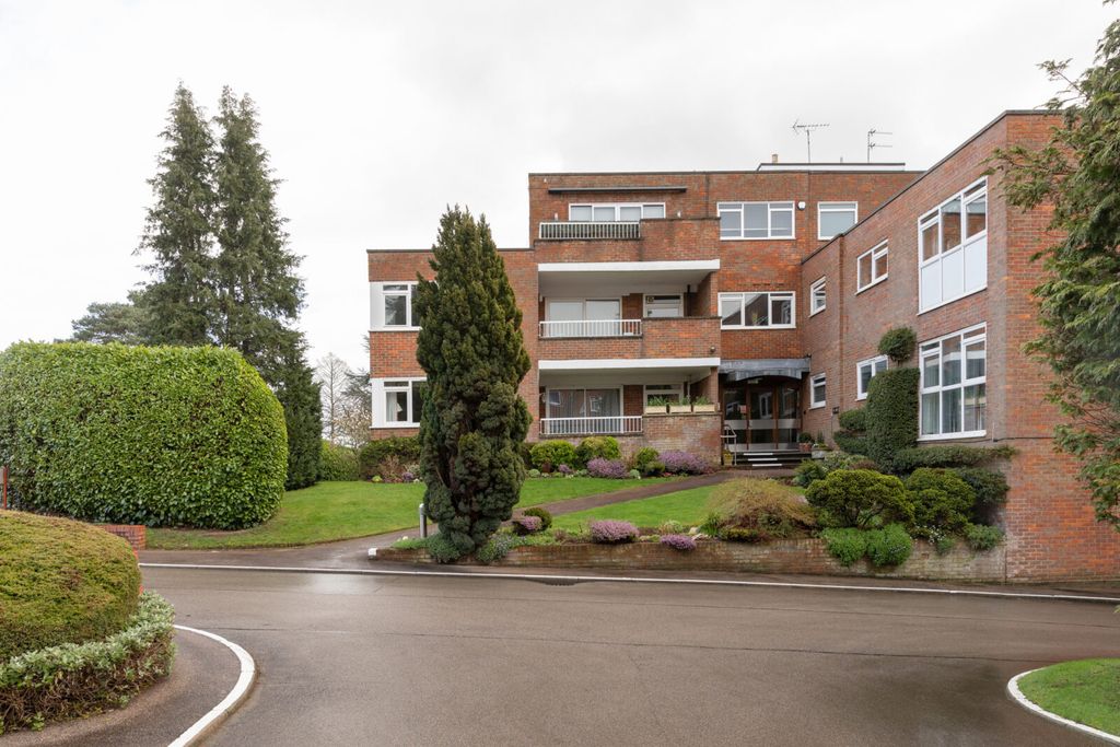 Additional image 6 of 3 bed flat for saleDarnhills, Radlett, Hertfordshire WD7