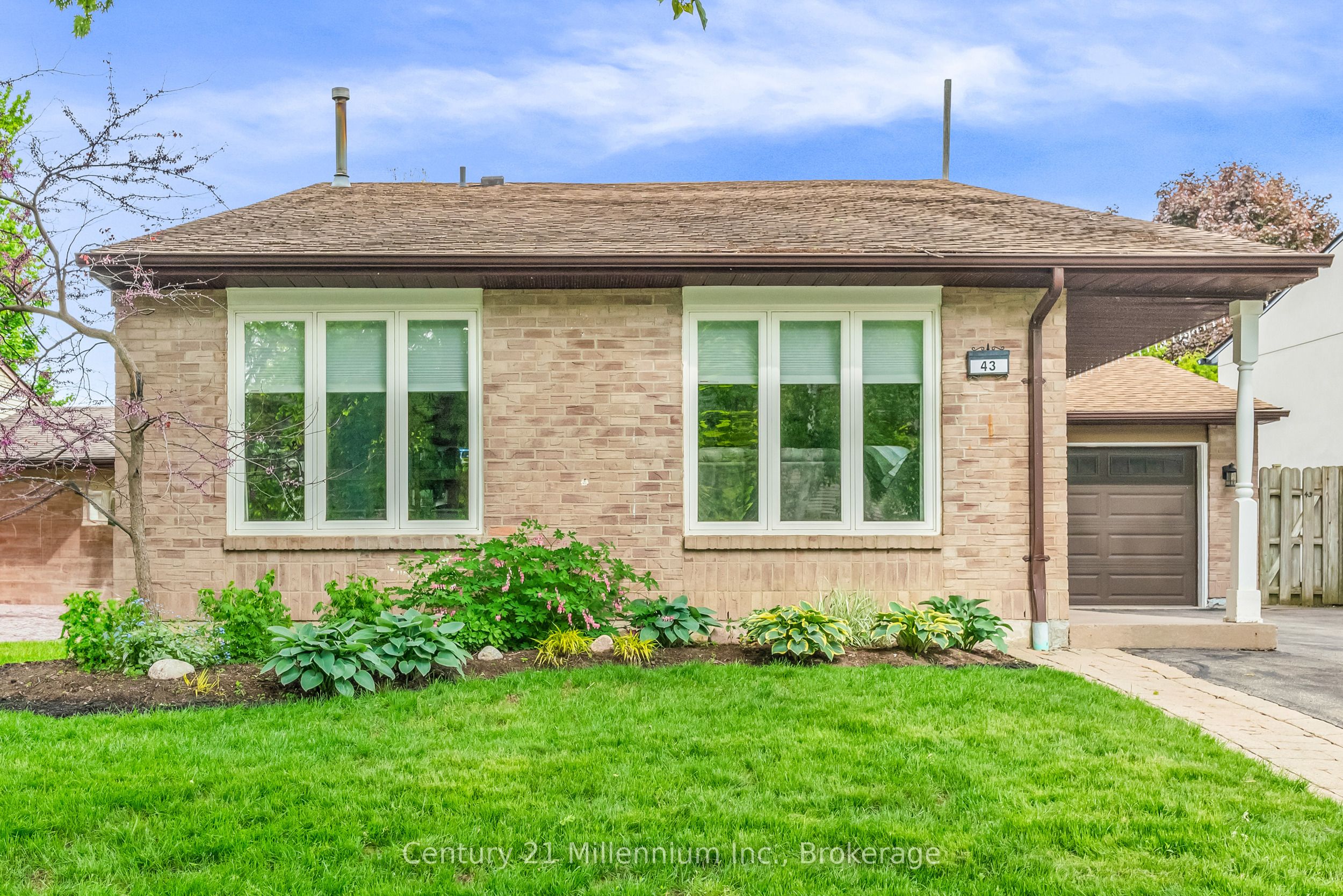 Drive-43 Stoddart Drive, Aurora, ON, L4G 2G2 photo 4