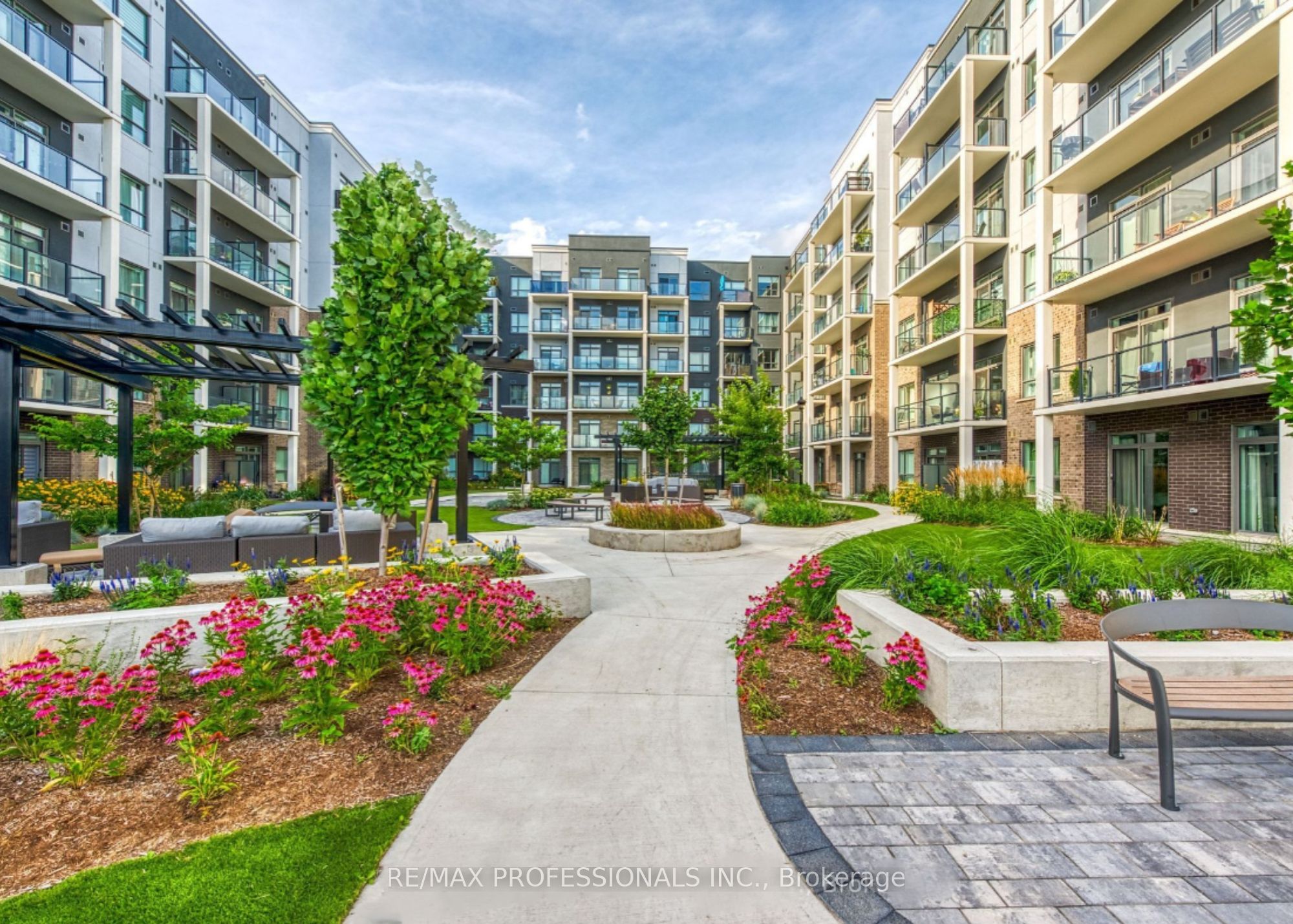 202-5055 Greenlane Road, Lincoln, ON, L3J 2J3
