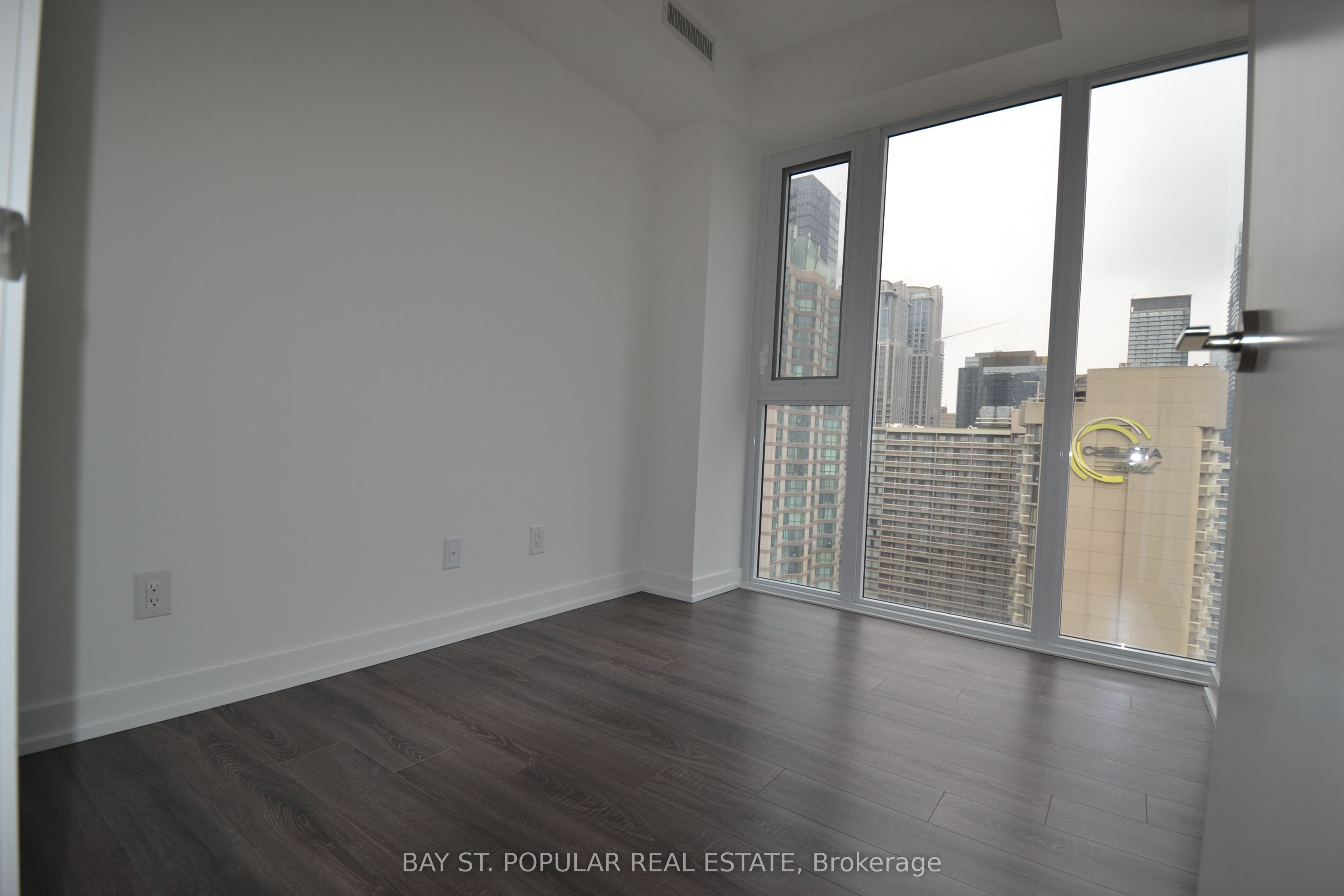 2016-20 Edward Street, Toronto, ON, M5G 1C9 photo 3