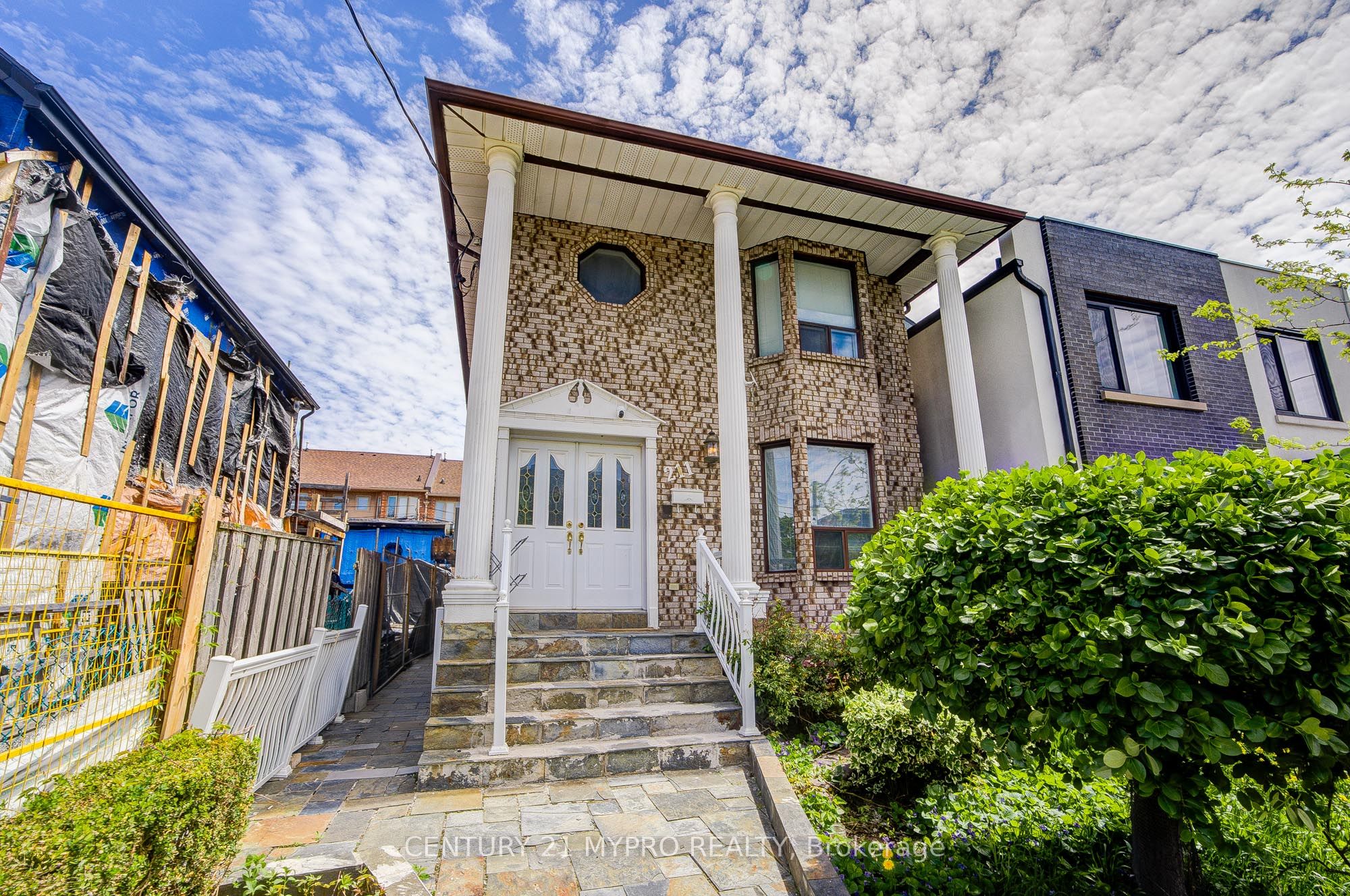 211 Bellwoods Avenue, Toronto, ON, M6J 2R2