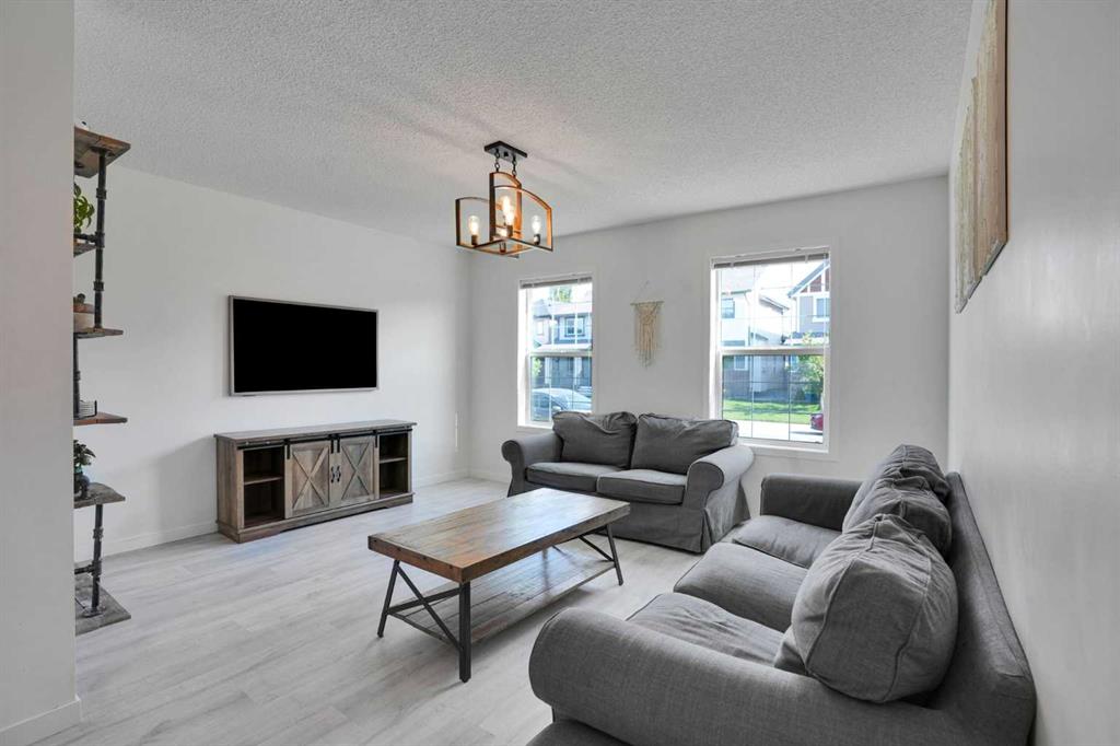 209 Copperpond Parade SE, Calgary, AB, T2Z 5B2 photo 3