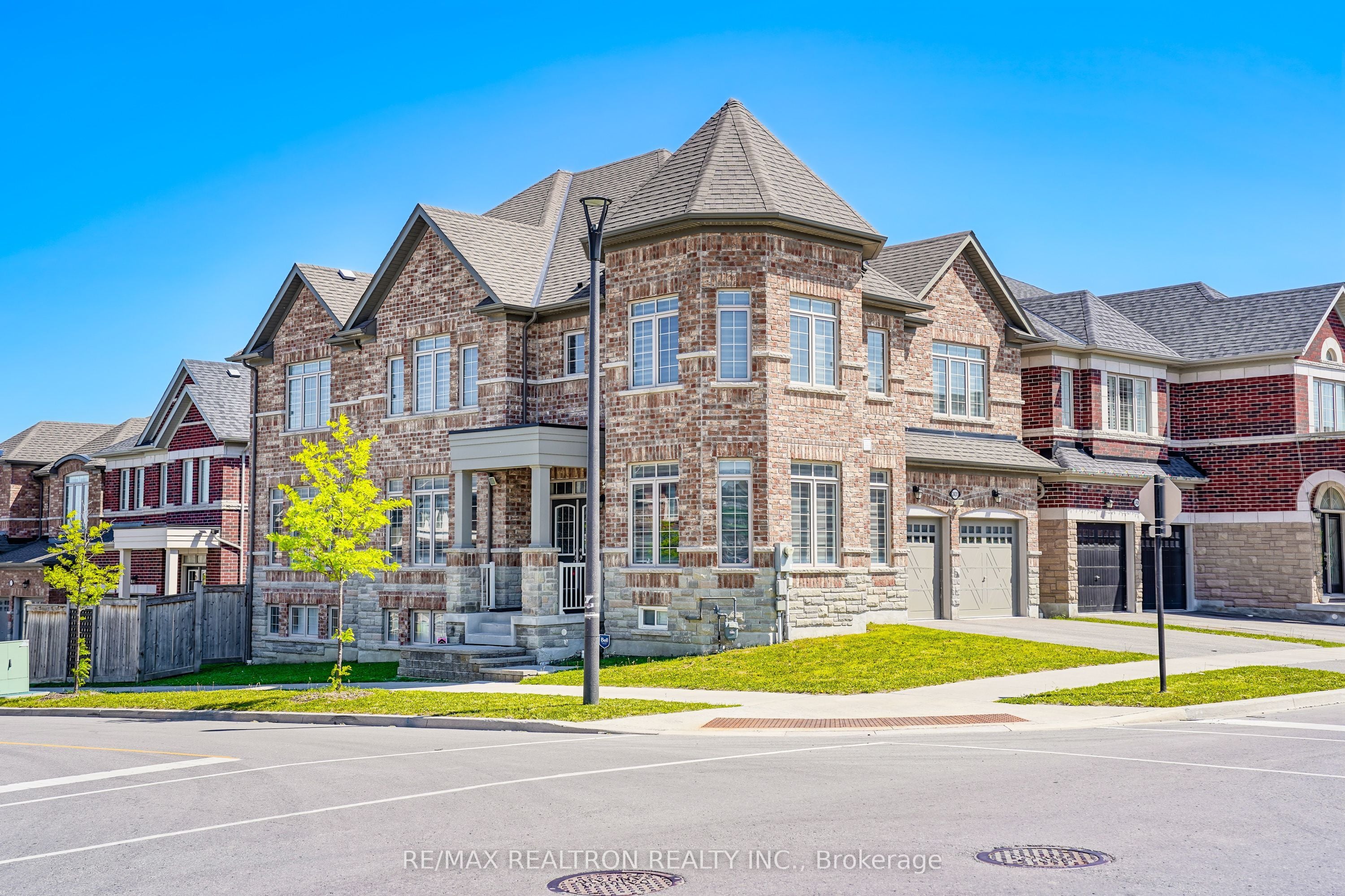 2431 Hibiscus Drive, Pickering, ON, L1X 0H1