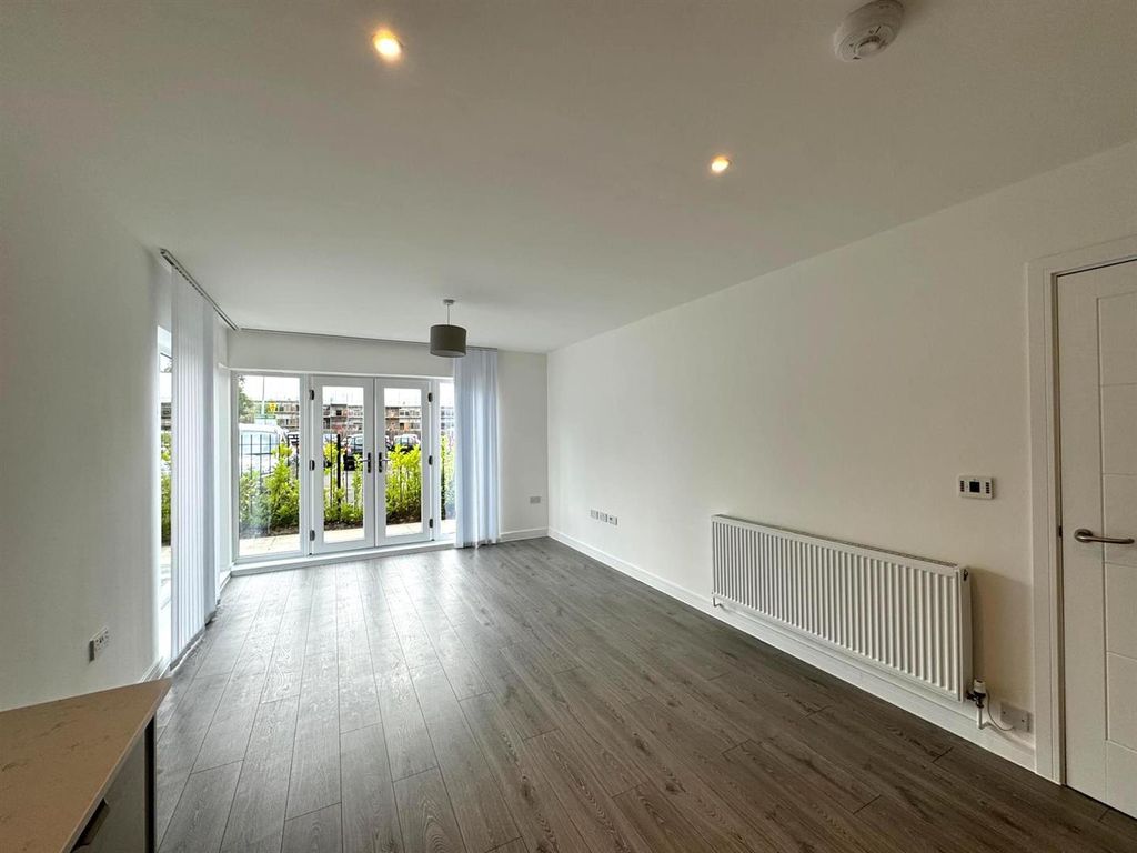 Additional image 5 of 2 bed flat for saleEastwood Road, Rayleigh SS6