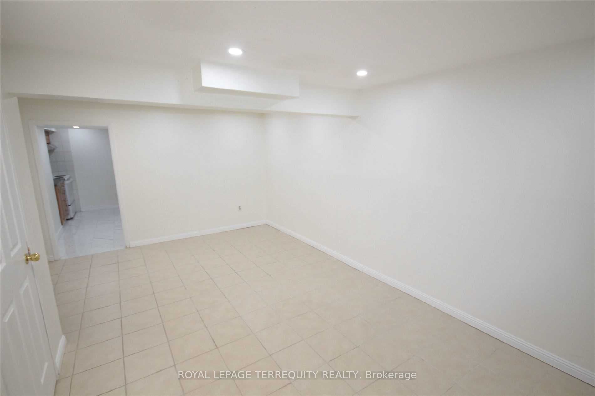 BSMNT-111 Caronia Square, Toronto, ON, M1B 2Z9 photo 2