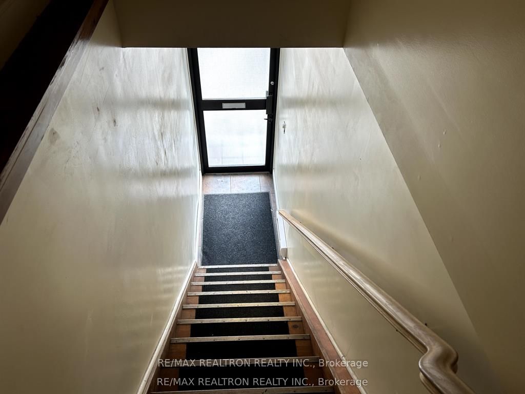 3-588 Danforth Avenue, Toronto, ON, M4K 1R1