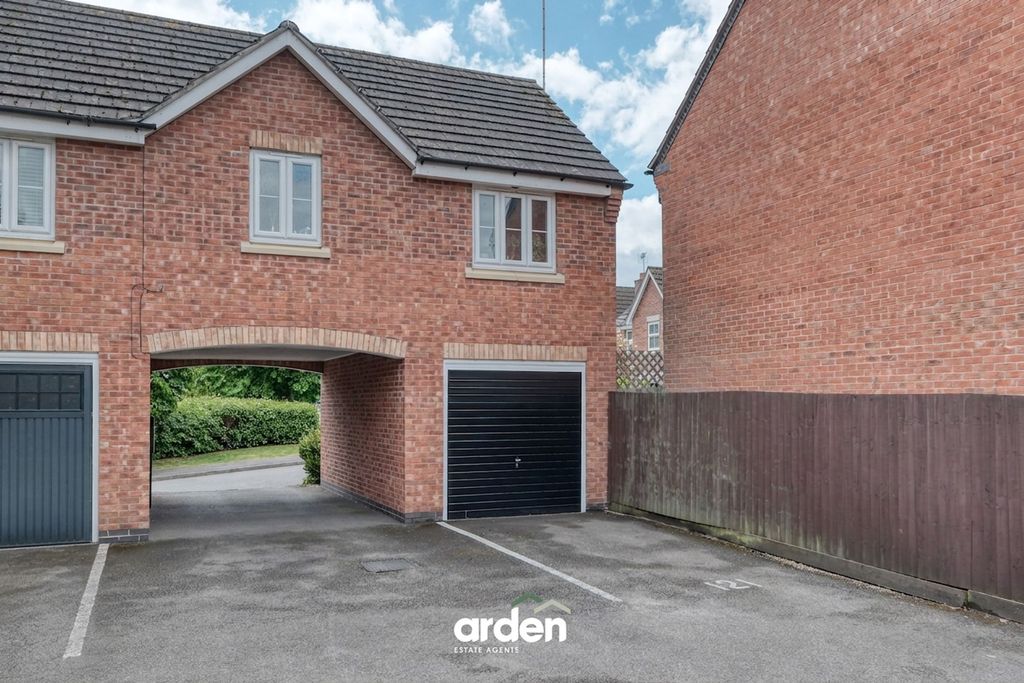 2 bed flat for salePitchcombe Close, Redditch B98 photo 4