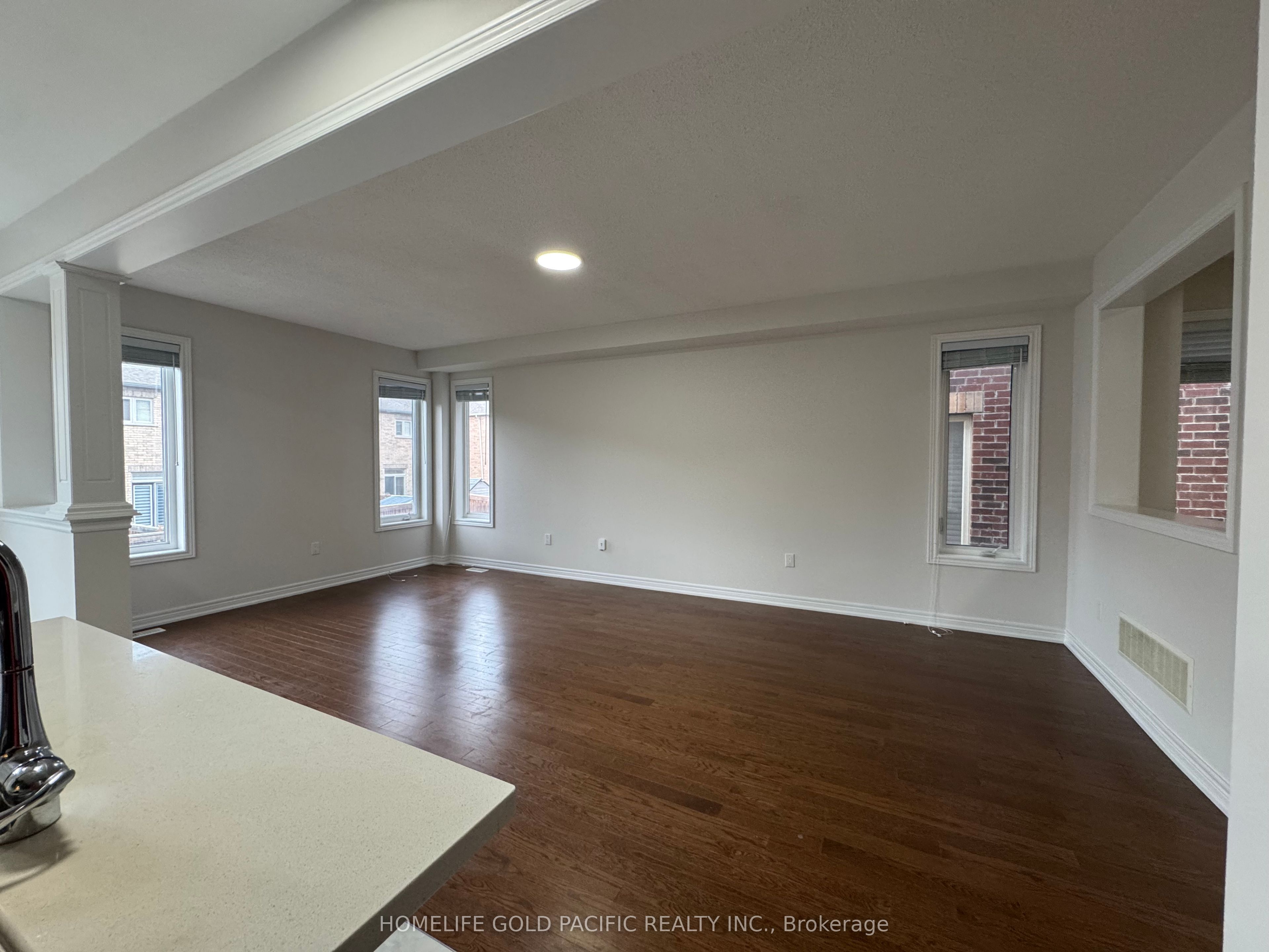 30 Hancock Street, Aurora, ON, L4G 7C4 photo 2