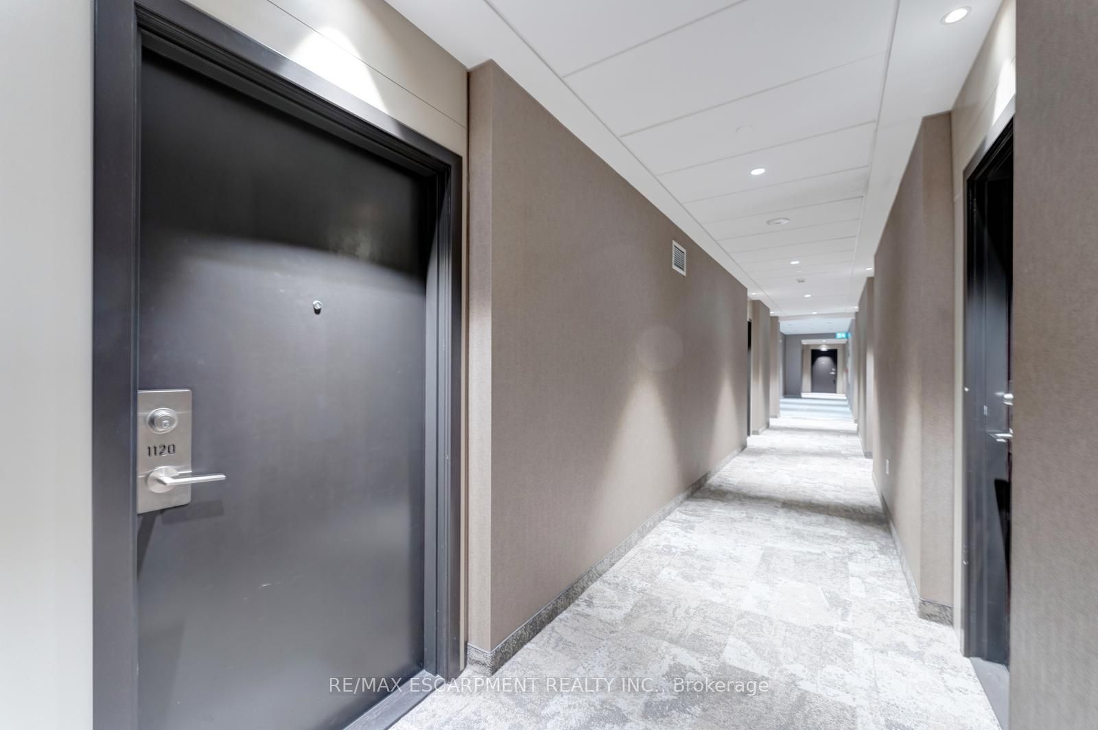 1120-10 Honeycrisp Crescent, Vaughan, ON, L4K 0M7 photo 2