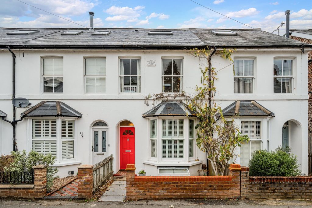 3 bed terraced house for saleAlbion Road, Reigate RH2