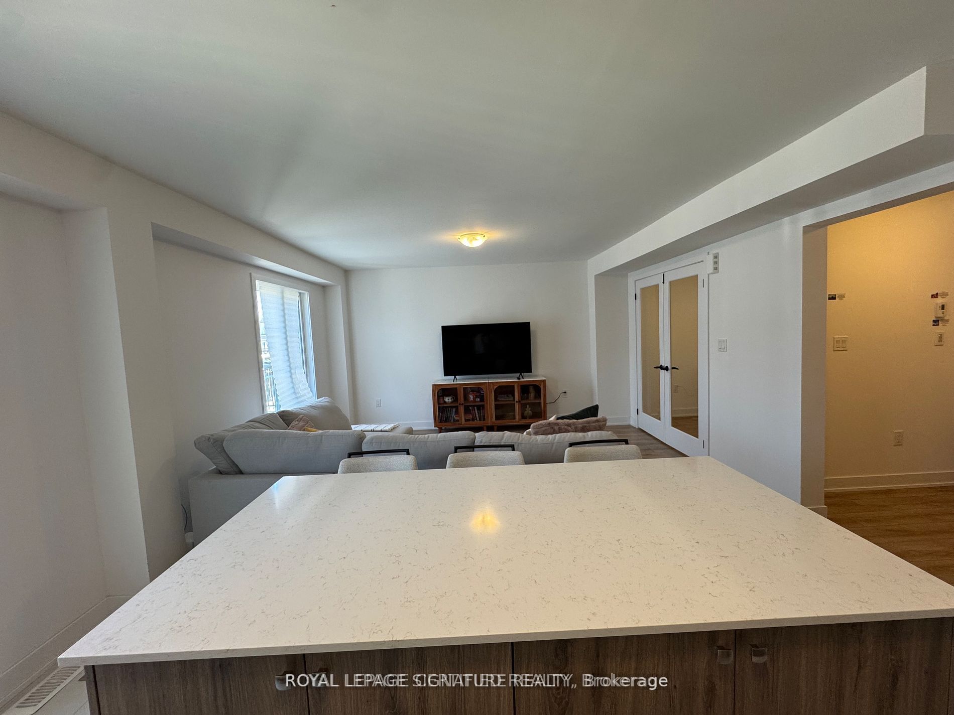 36 Silo Mews, Barrie, ON, L9J 0V3 photo 2