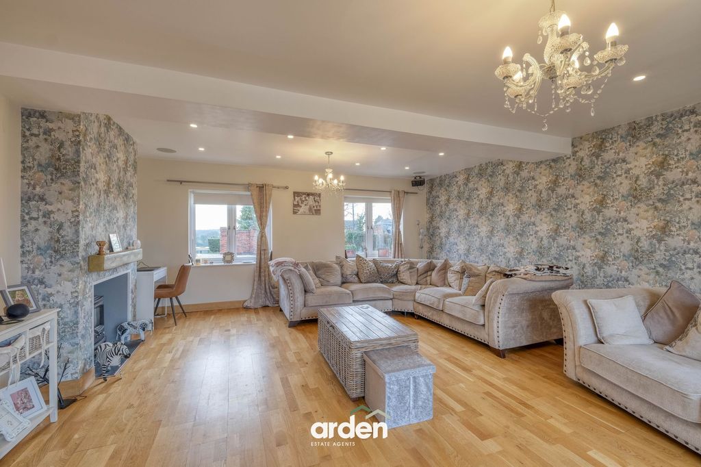 5 bed detached house for saleCrumpfields Lane, Redditch B97 photo 3