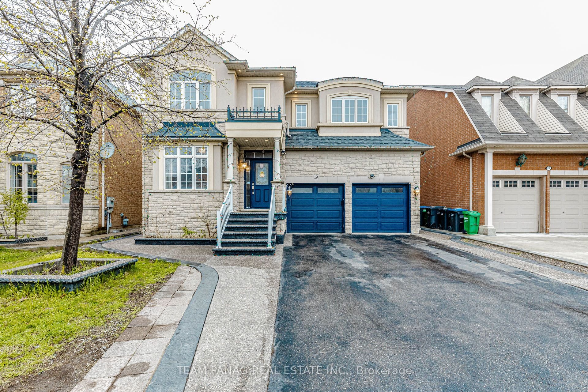 19 Valleycreek Drive, Brampton, ON, L6P 2B7 photo 3