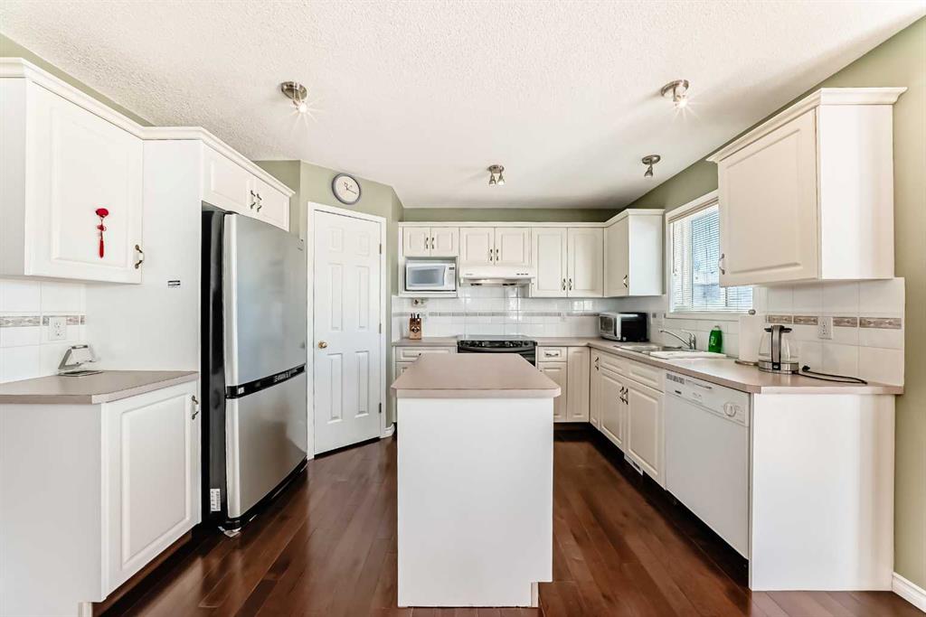 438 Bridlewood Place SW, Calgary, AB, T2Y 3R1 photo 3